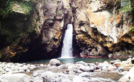 Air Terjun Tembok Barak