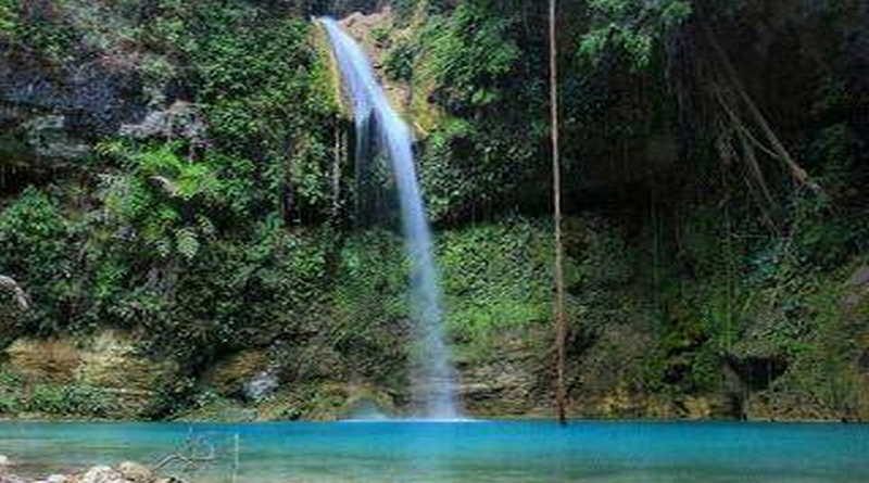 Pesona Air Terjun Gunung Meja