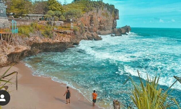 Pantai Nglambor Yogyakarta